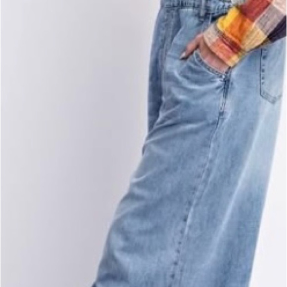 Easel Relaxed Fit Denim Jeans in Light Blue